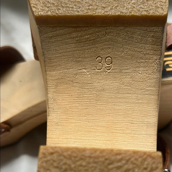 Women's Brown Leather Sandals - Picture 6 of 10